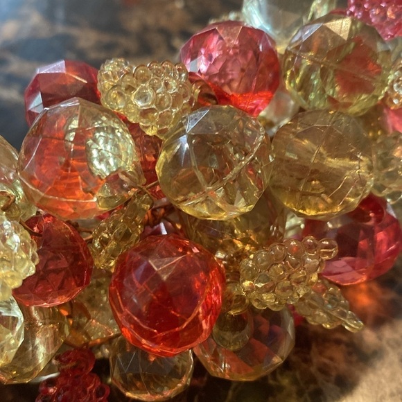 Vintage MCM Lucite Faceted Grape Cluster Green 6.5 in. - Picture 4 of 5